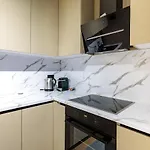 Apartmán New & Modern Luxury With Balcony