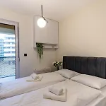 New & Modern Luxury With Balcony Apartmán