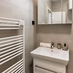 New & Modern Luxury With Balcony Apartmán