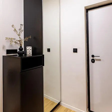 New & Modern Luxury With Balcony דירה *