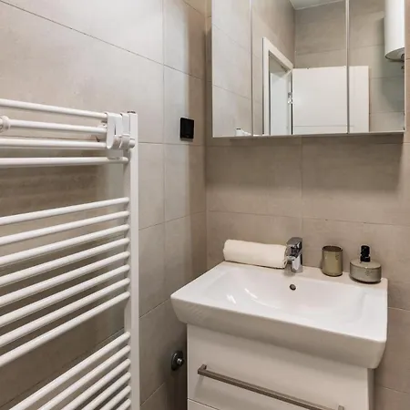 New & Modern Luxury With Balcony דירה