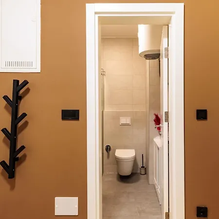 New & Modern Luxury With Balcony דירה *