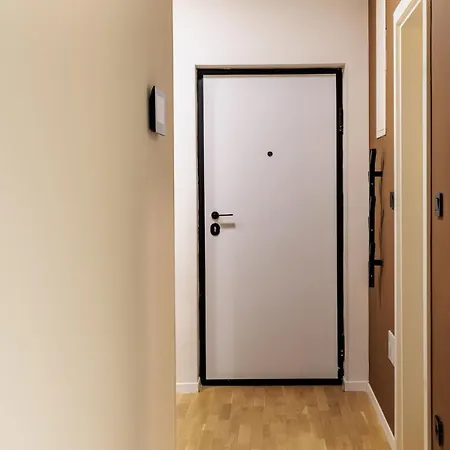 New & Modern Luxury With Balcony דירה