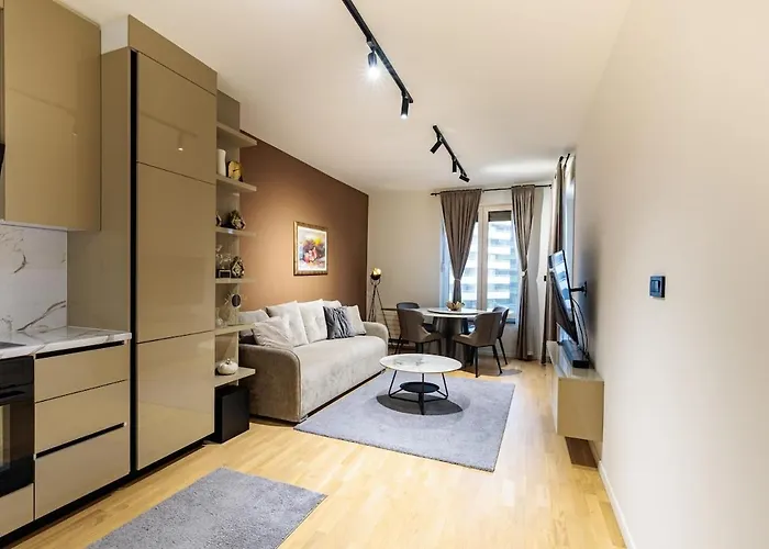 New & Modern Luxury With Balcony דירה