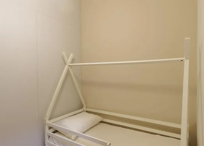 New & Modern Luxury With Balcony דירה