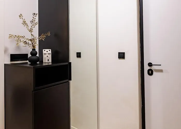 New & Modern Luxury With Balcony דירה *